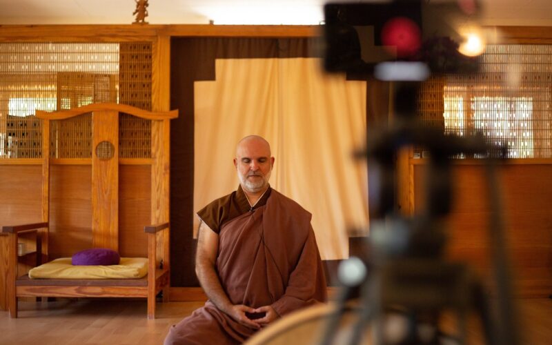 Aspectos fundamentales en la práctica inicial de la meditación